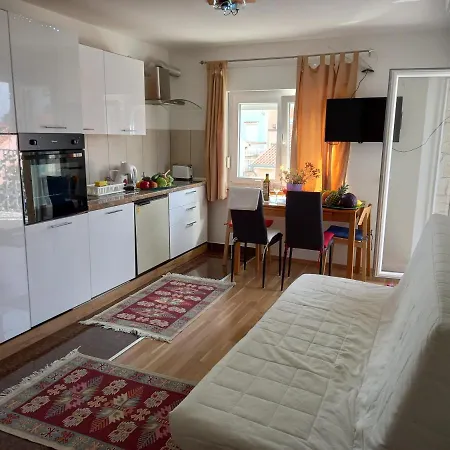 D,apartman * Omisalj