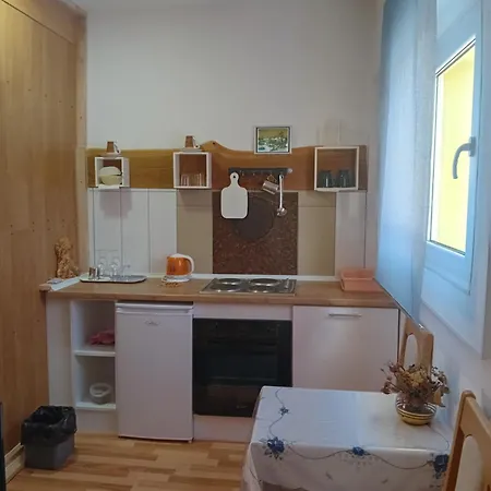 Apartment D,apartman